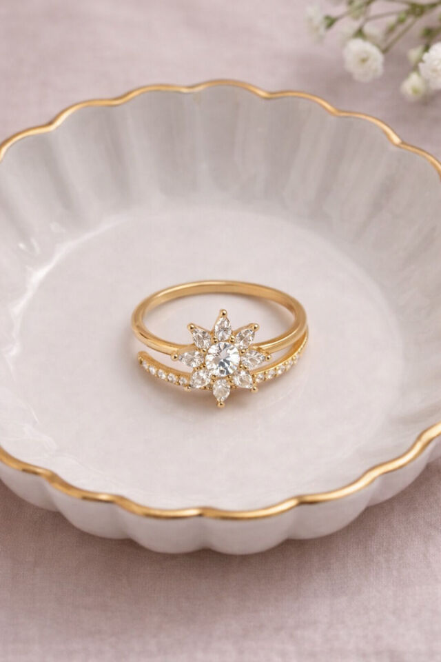 Kadın Gold Zirkon Taşlı Yıldız Çiçek Model Tektaş Yüzük