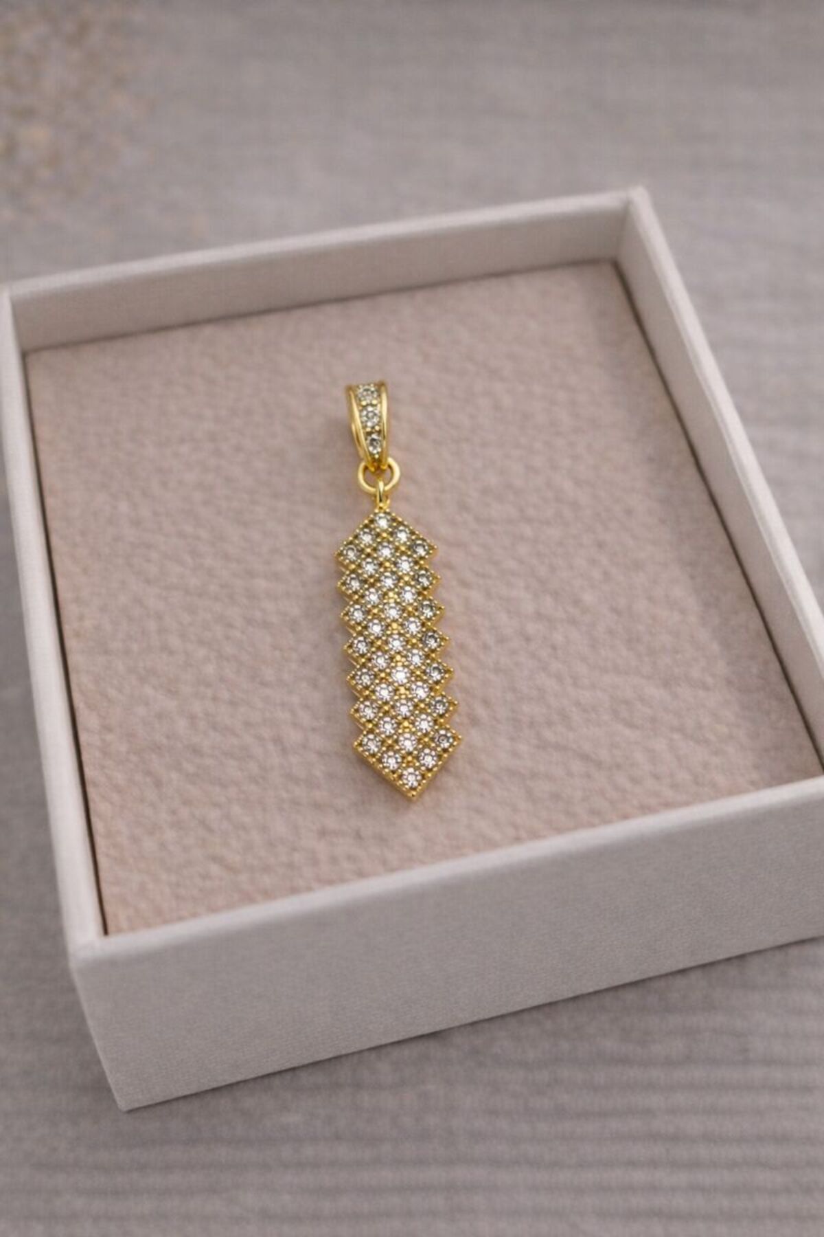Xuping Gold Zirkon Taşlı Geometrik Kolye Ucu