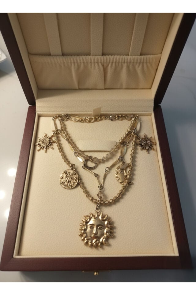 Kadın Altın Renk Çok Katlı Güneş Ay Figürlü Kolye